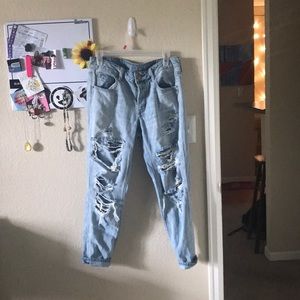 American Eagle Tomgirl distressed boyfriend jeans